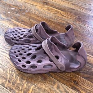 Merrell mauve/pink swirl-dyed plastic hydro moc shoes
